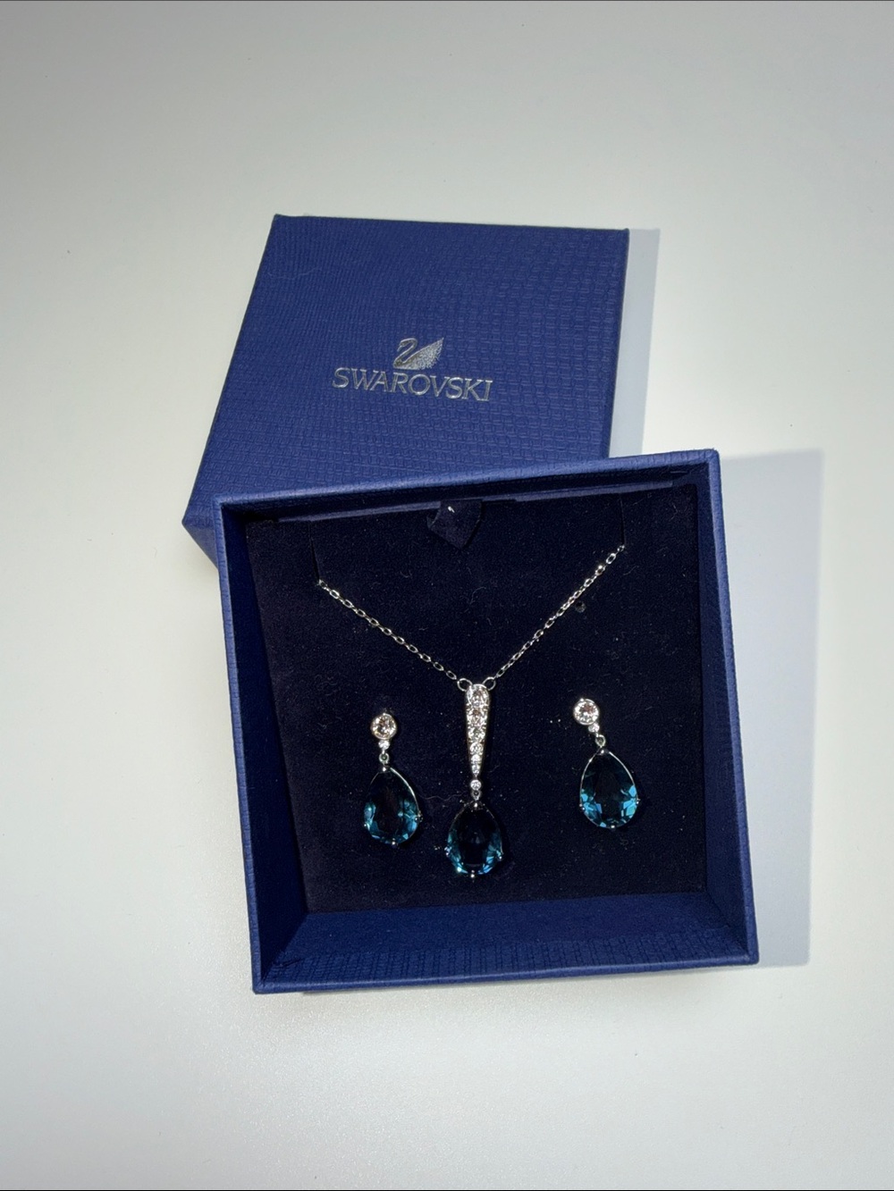 NEW SWAROVSKI VINTAGE SET DROP SHAPE DARK BLUE CRYSTAL NECKLACE AND EARRINGS - Picture 5 of 13